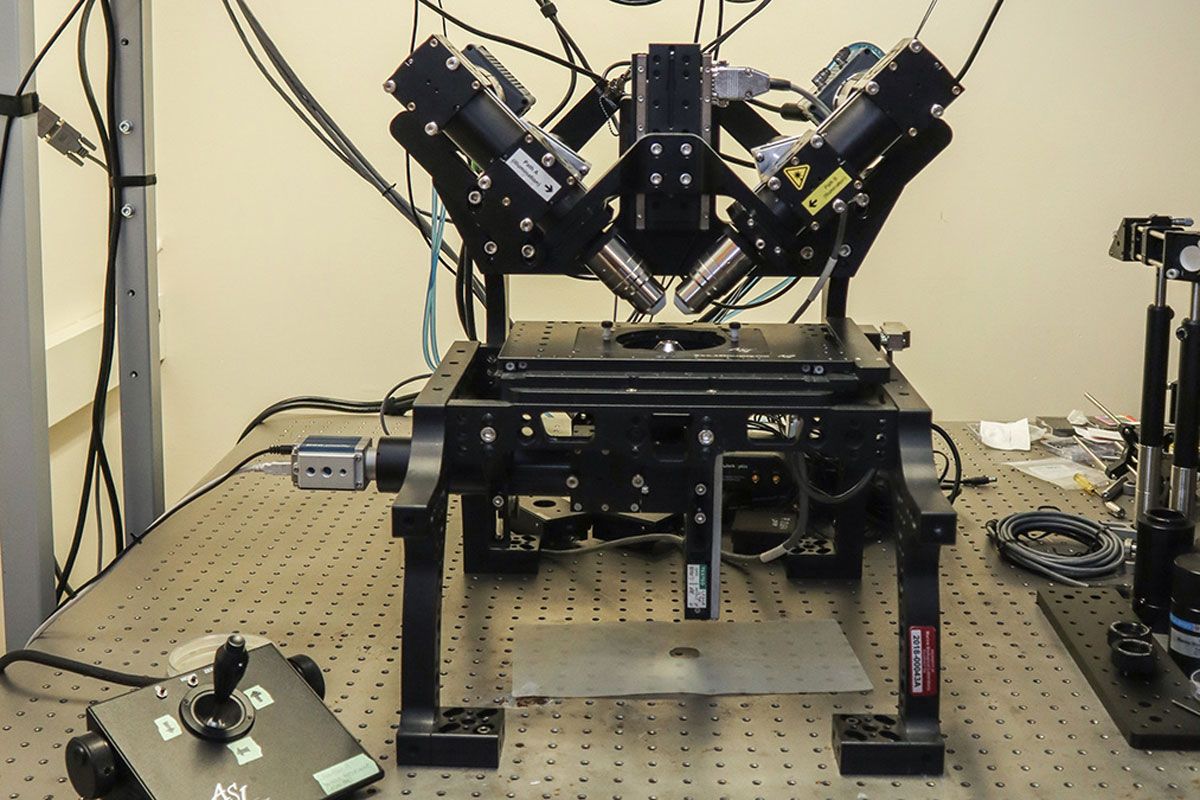 The lightsheet microscope sitting on a table.